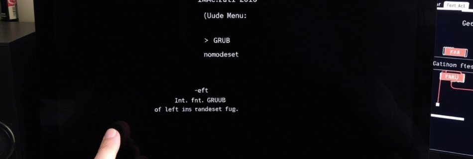L'immagine mostra un imac di vecchia generazione che non fa partire i sistemi linux via usb.