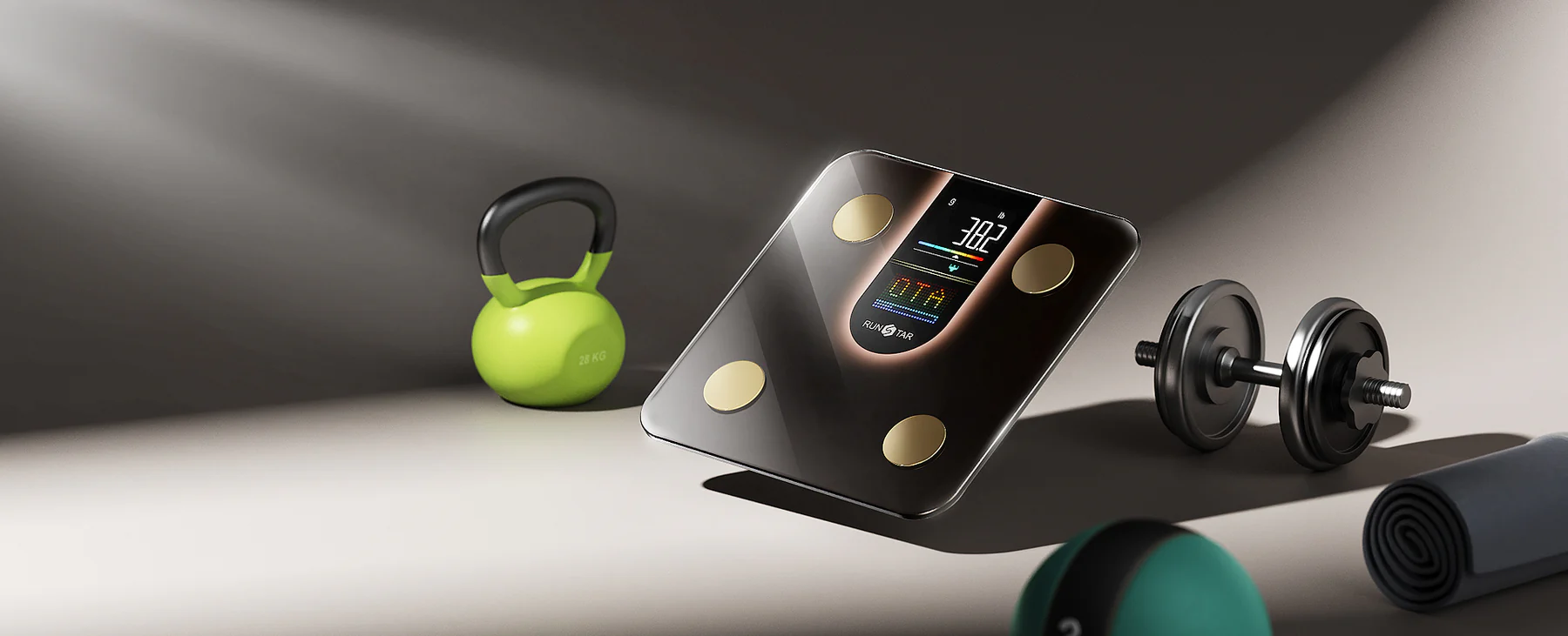 L'immagine mostra una bilancia pesapersone per trainer e persone che svolgono attività quotidiane.