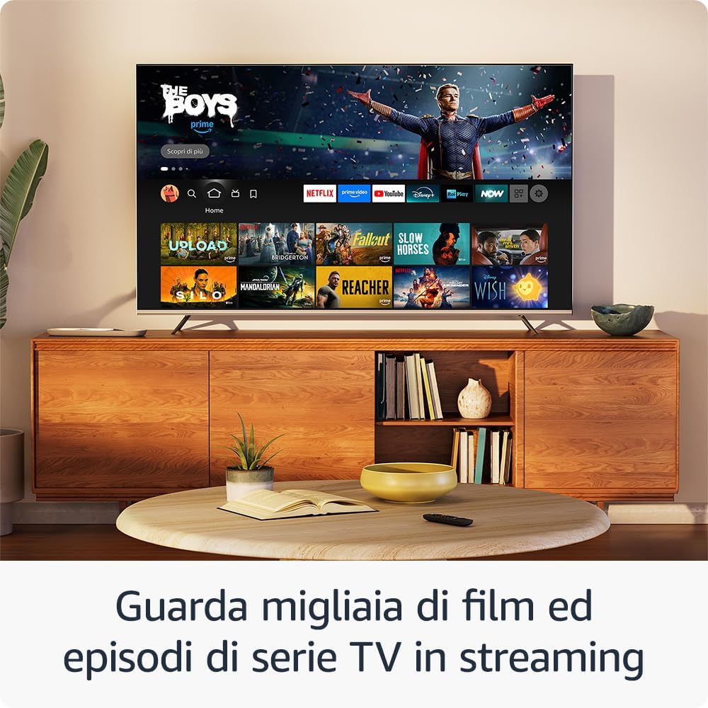 L'immagine mosta una tv trasformata in smartv con fire tv stick