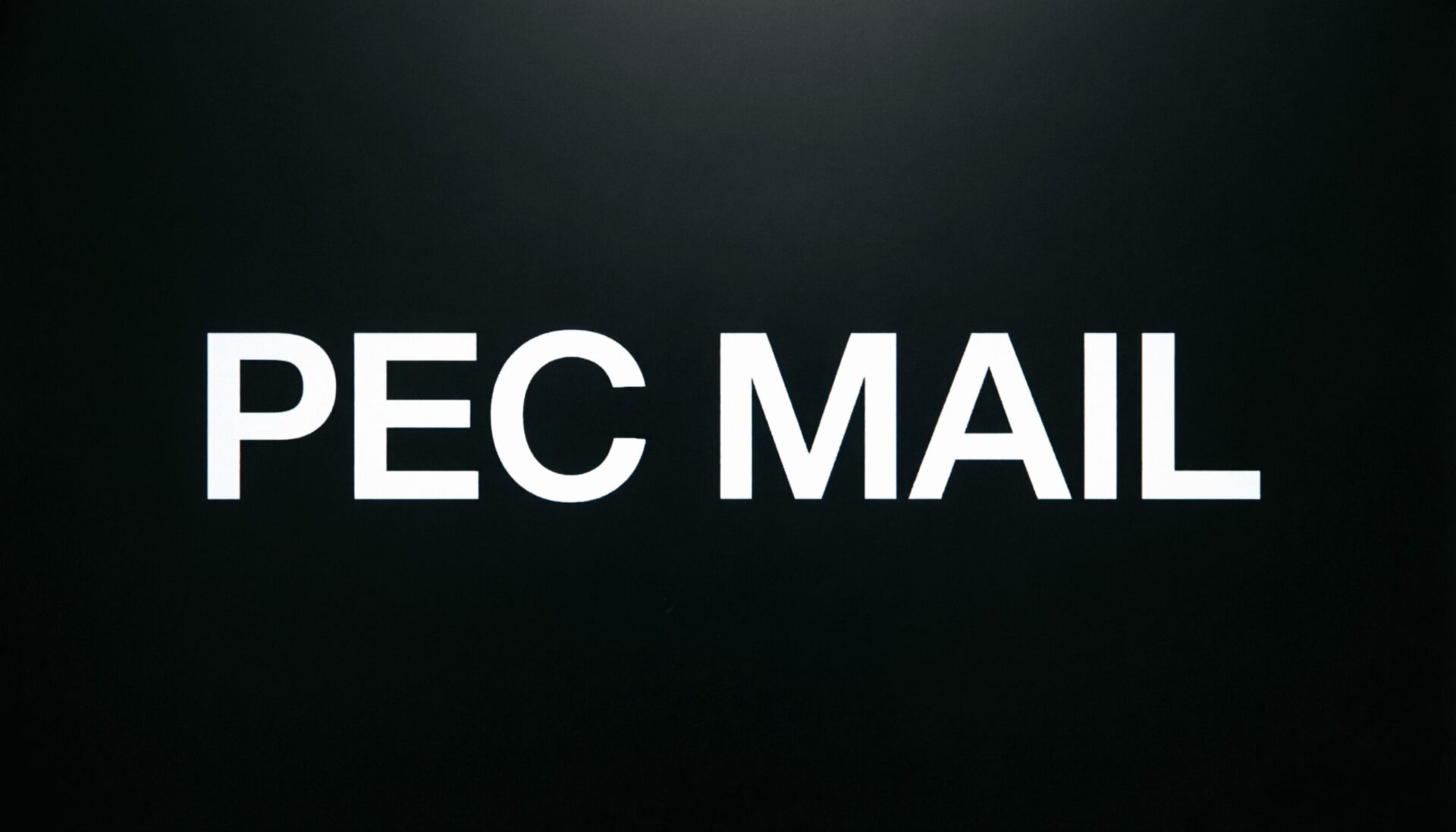 L'immagine mostra il logo con scritto pec mail.